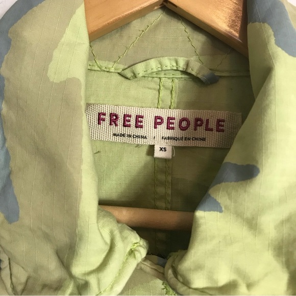 Free People XS Lead The Way Green Camo Utility Barn Coat Oversized Pockets - Picture 6 of 11